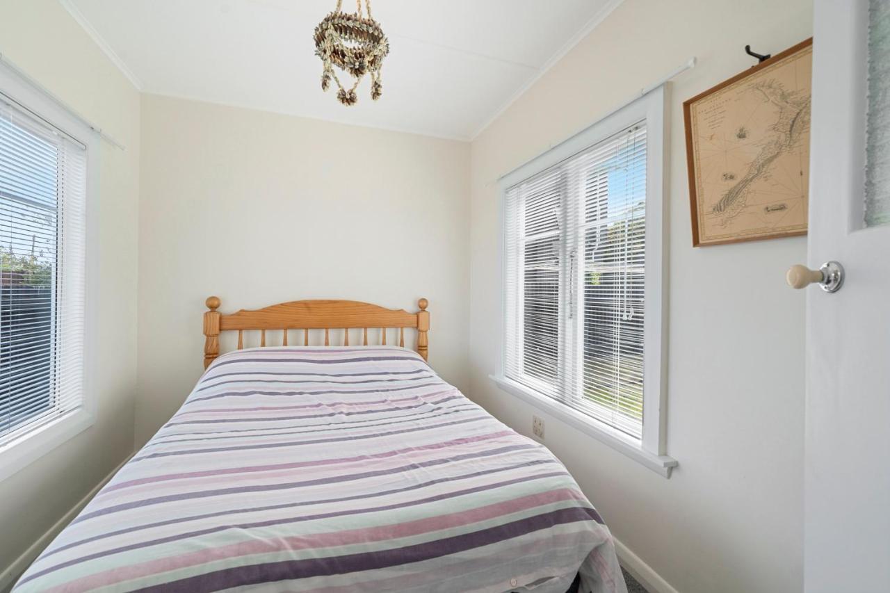 The Green Trout - Paraparaumu Beach Holiday Home Eksteriør billede