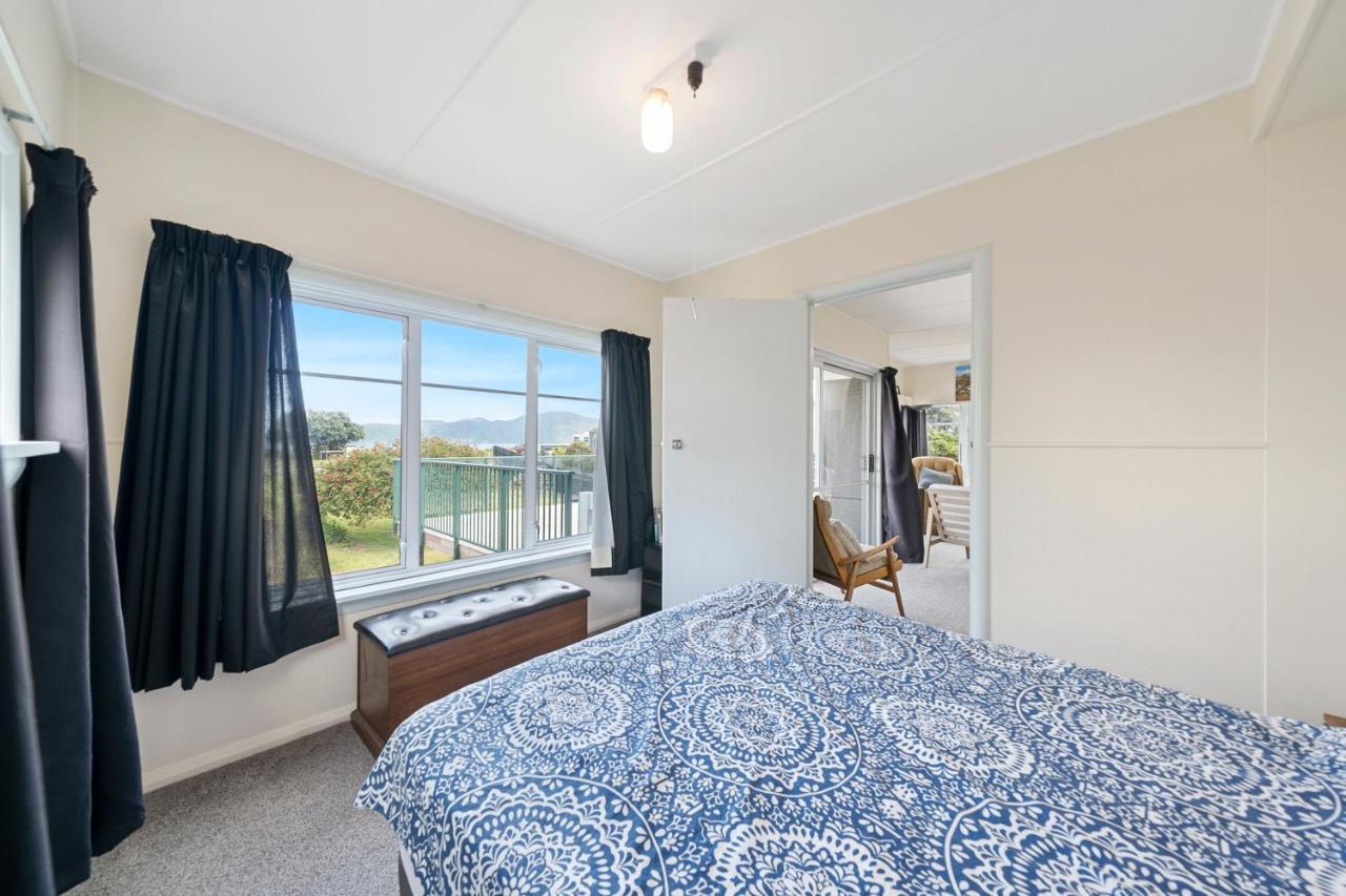 The Green Trout - Paraparaumu Beach Holiday Home Eksteriør billede