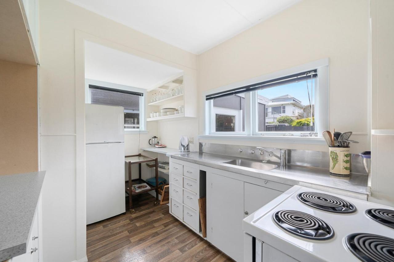 The Green Trout - Paraparaumu Beach Holiday Home Eksteriør billede