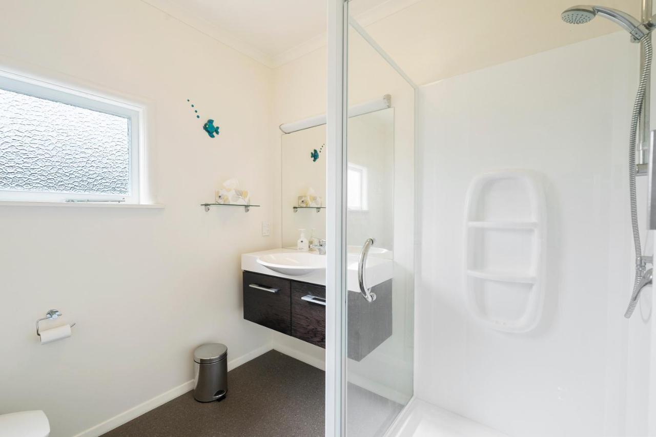 The Green Trout - Paraparaumu Beach Holiday Home Eksteriør billede